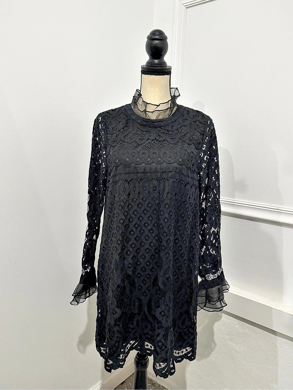 Lulu's Black Lace Mini Dress Size Medium
